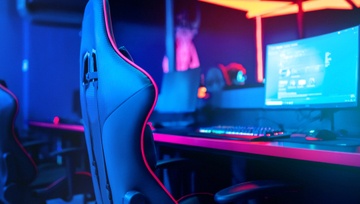 PC, keyboard armchair, blue and red lights